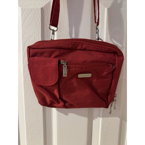Baggallini Messenger Bag Purse Zip Adjustable Crossbody Compartments  Red - Picture 12 of 16